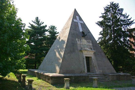 la Piramide di Novara