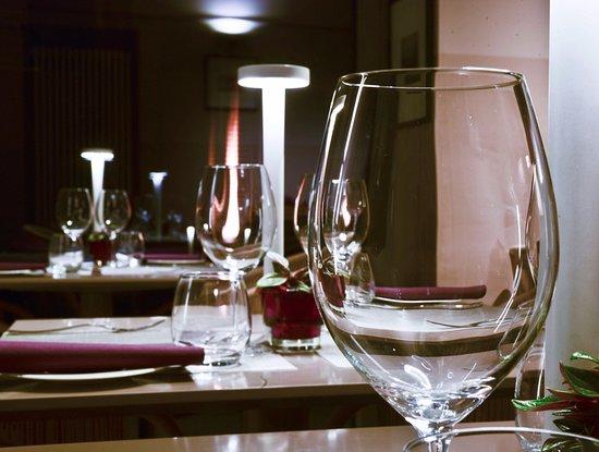 Uve Rooms and Wine Bar