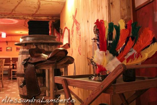 Limon y Sal Saloon