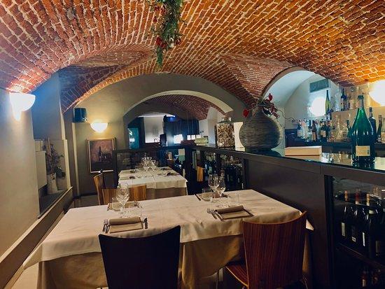 Enoteca Con Cucina Pompa Magna