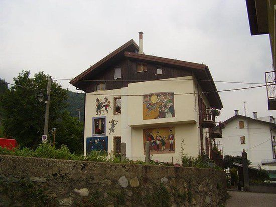Il centro storico ei murales di Pinocchio